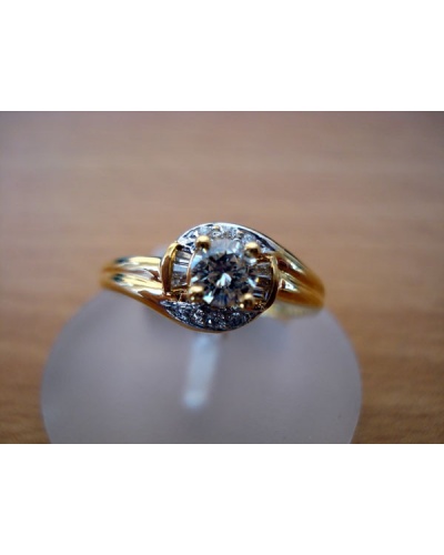 Bague solitaire diamants, baguettes or jaune 750