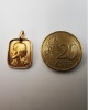 Médaille carrée Christ or jaune 750 Augis 17 mm