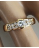 Anillo solitario plano con diamantes en oro amarillo 18 quilates 