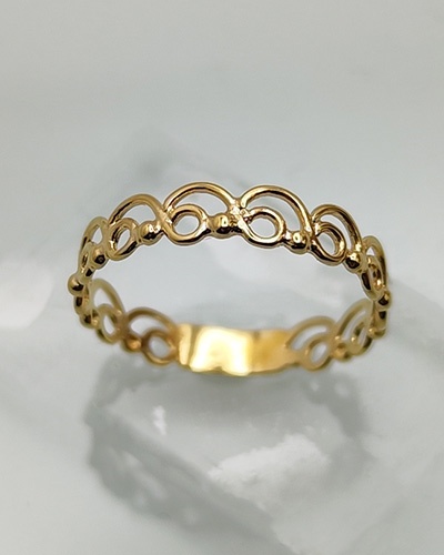 Anillo calado motivo fantasía 4 mm de ancho en oro amarillo 18k