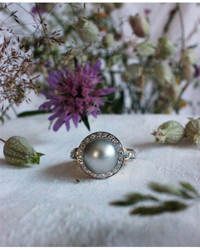Bague perle de Tahiti diamants 2 ors 750